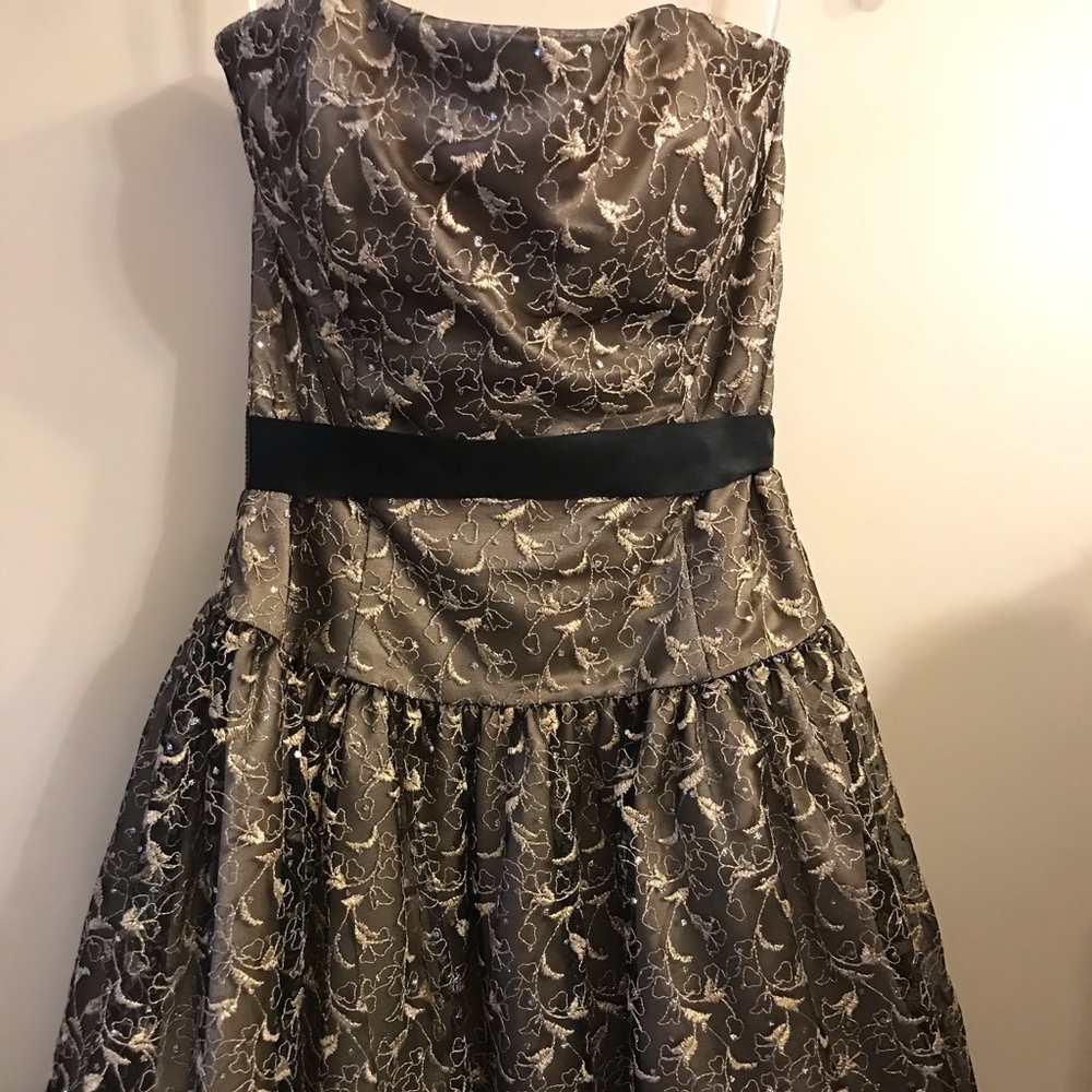 SZ 8 Jessica McClintock gold/brownish strapless